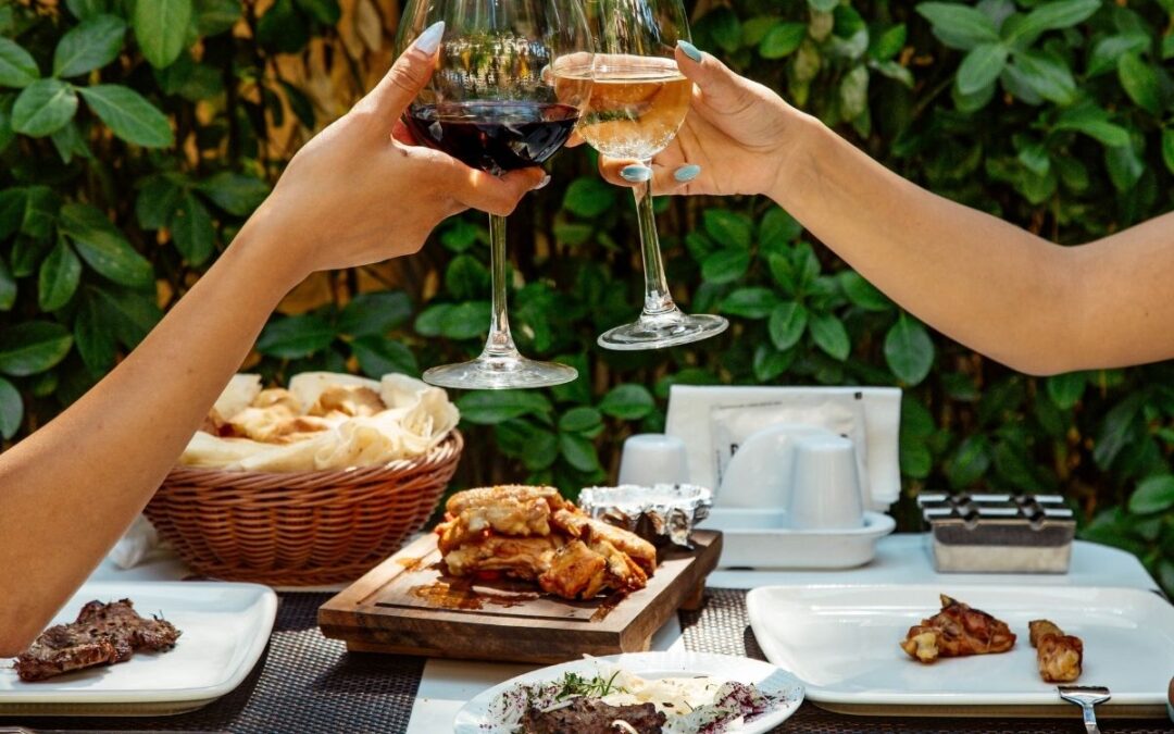 Ogni piatto ha il suo bicchiere di vino: una guida alla scelta