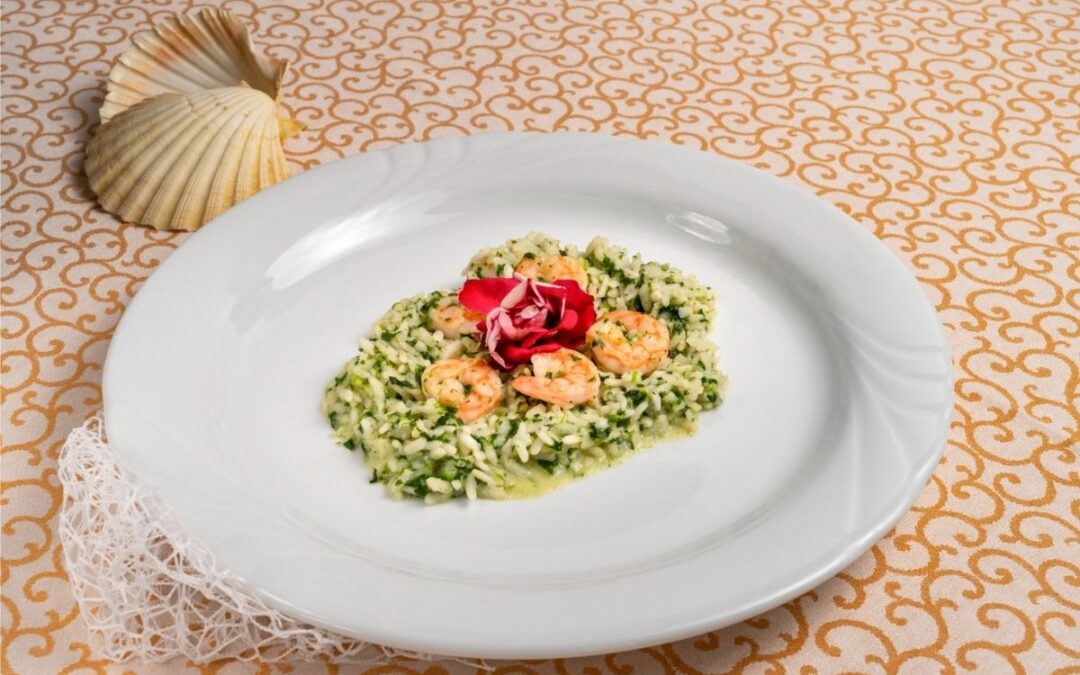 Risotto gamberi e spinaci, una bontà unica in tavola