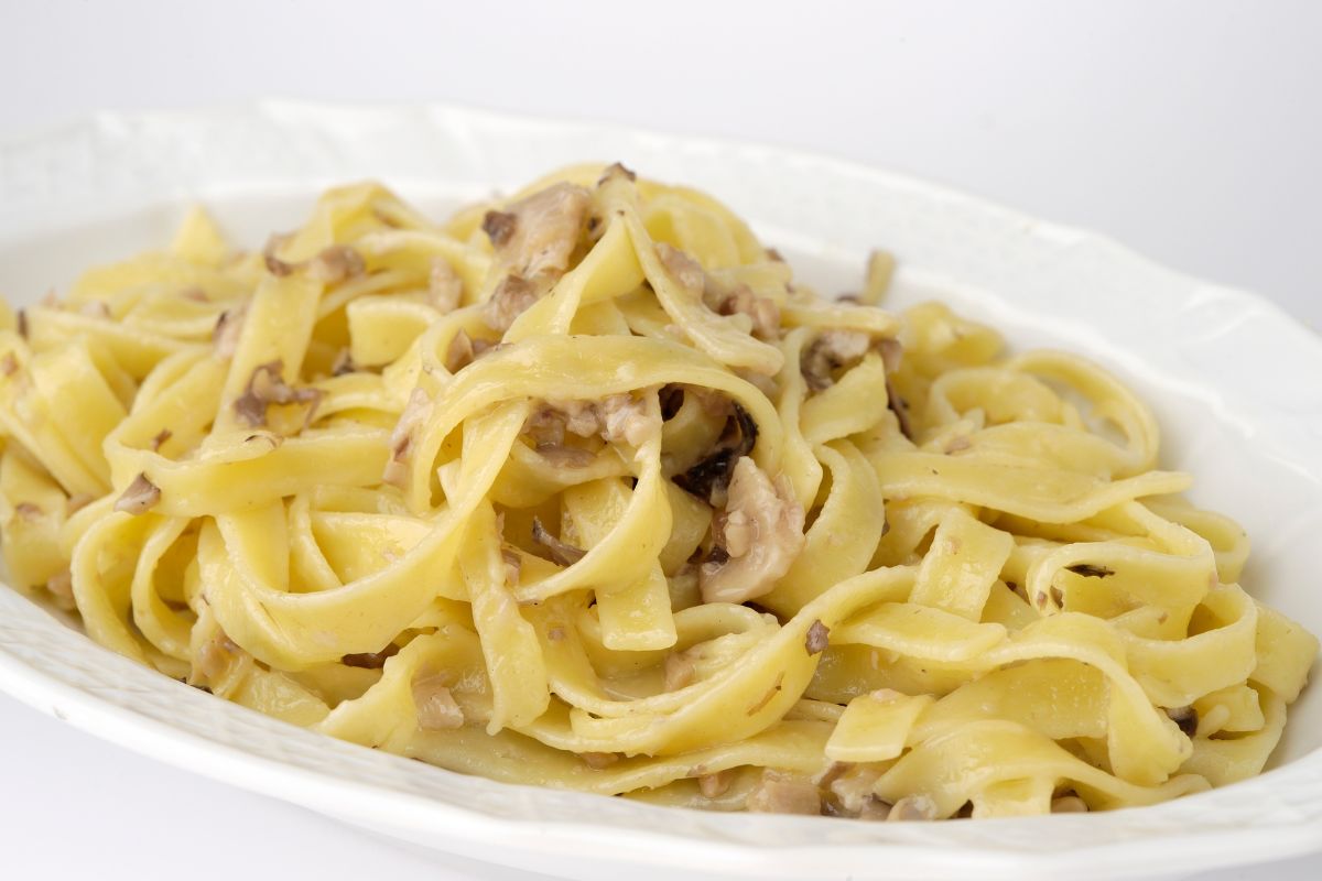Tagliatelle ai funghi porcini la ricetta e i consigli per la